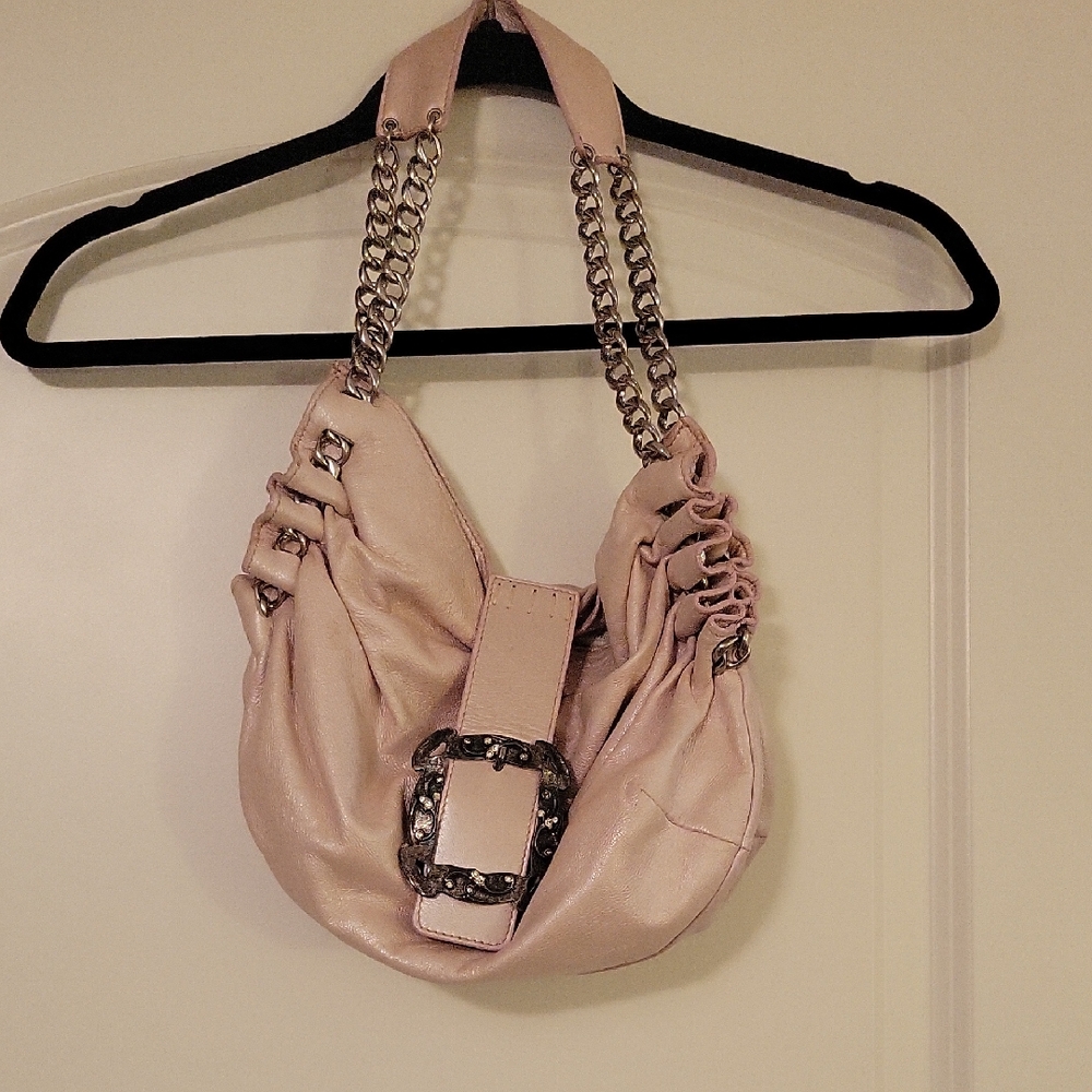 Stylish Pink Shoulder Bag with Chain Accents